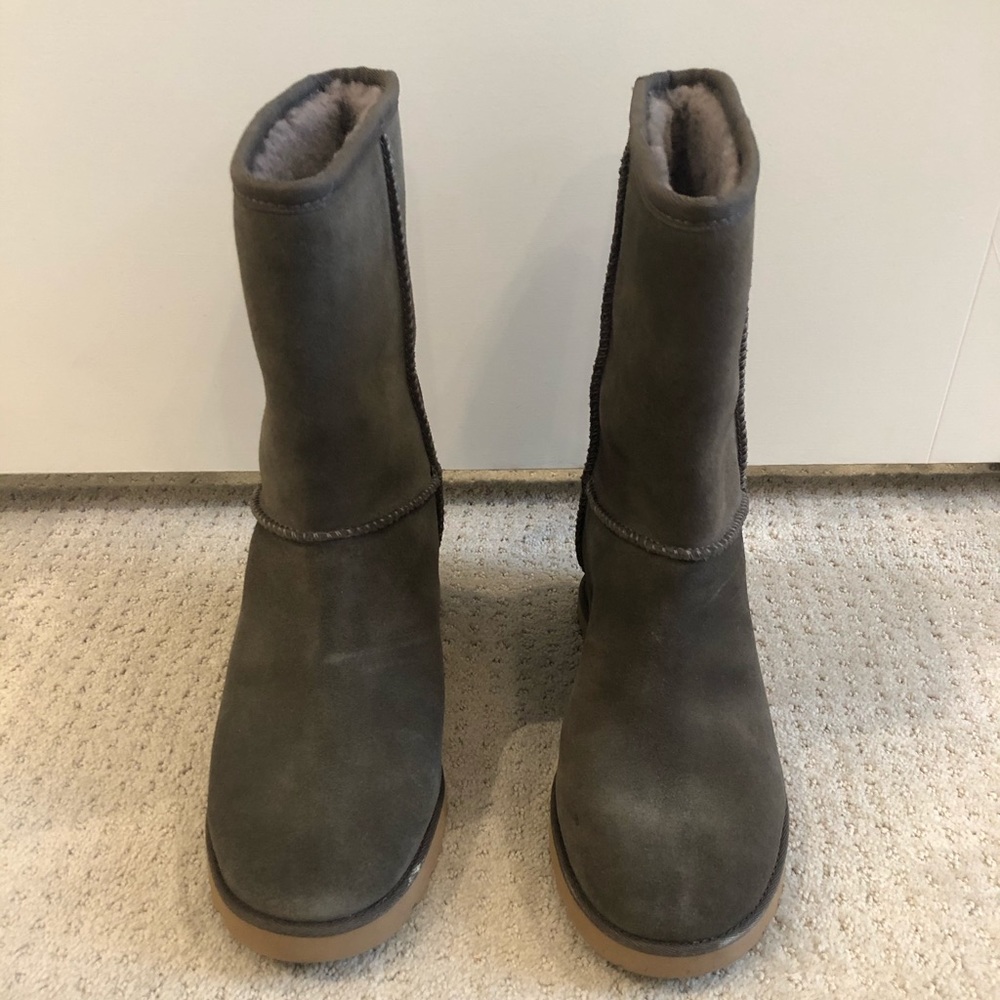 Ugg Classic Femme Short Boots